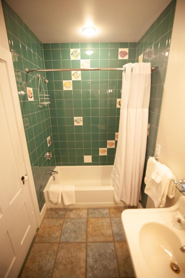 بار هاربور Yellow House Inn المظهر الخارجي الصورة