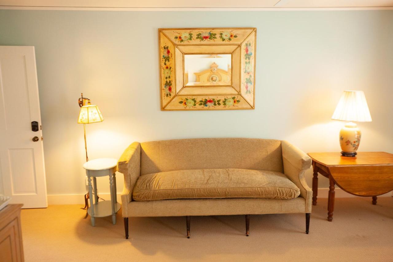 بار هاربور Yellow House Inn المظهر الخارجي الصورة