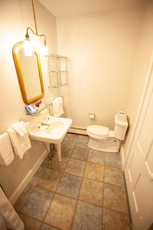 بار هاربور Yellow House Inn المظهر الخارجي الصورة