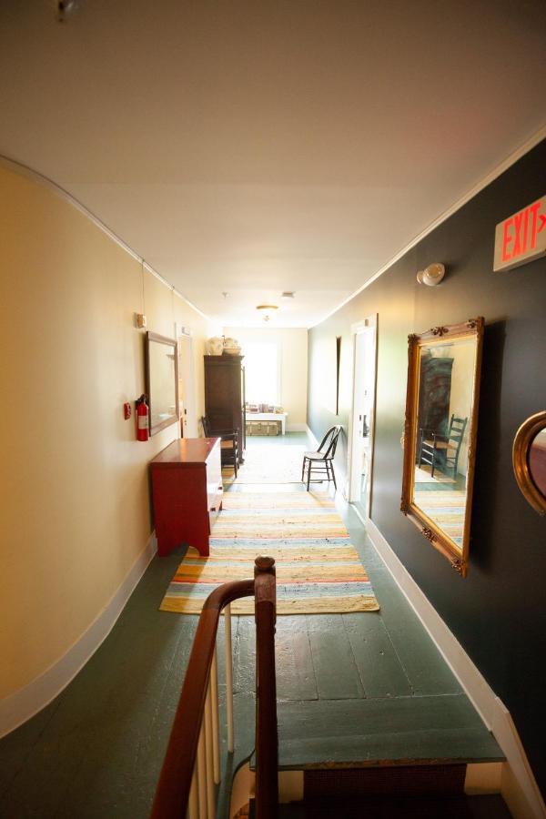 بار هاربور Yellow House Inn المظهر الخارجي الصورة
